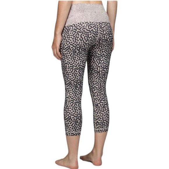 Lululemon Wunder Under Crop ll Sz 4 Spot Grain - Picture 2 of 10